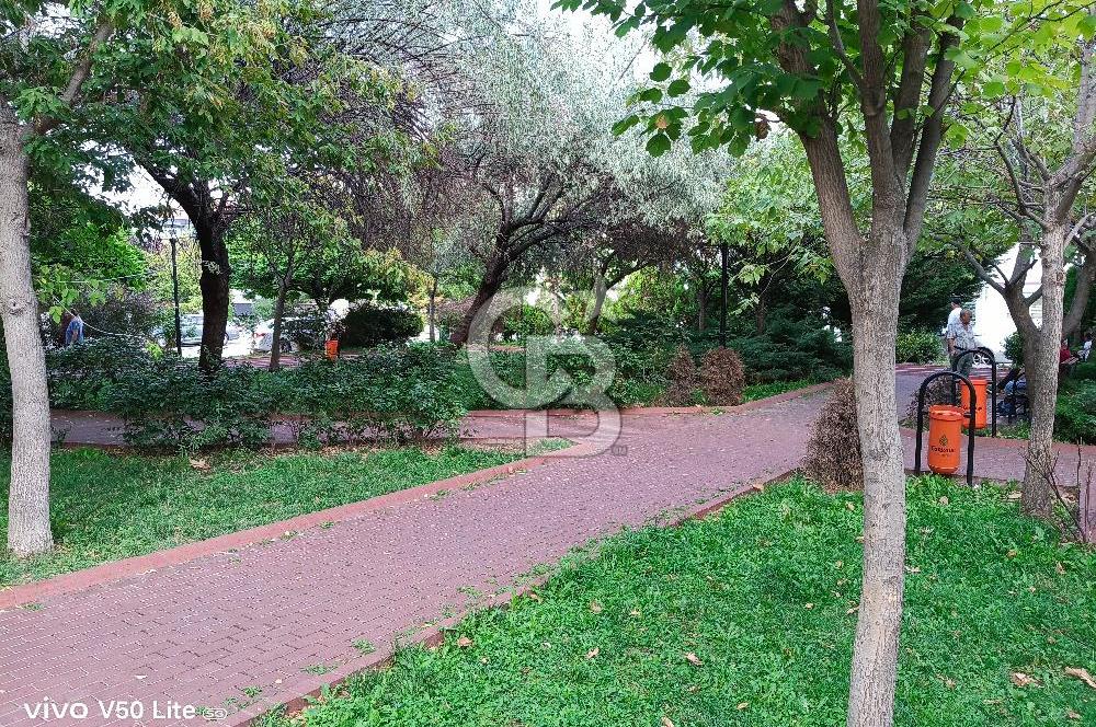 Huzur mahallesi Salı Pazarı köşesinde 3+1 Harika konumda