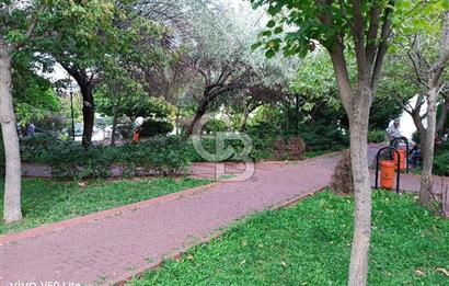 Huzur mahallesi Salı Pazarı köşesinde 3+1 Harika konumda