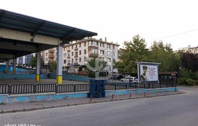 Huzur mahallesi Salı Pazarı köşesinde 3+1 Harika konumda