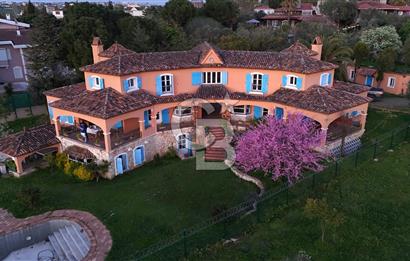 Darıca' da Özel Mimari Tasarımlı Havuzlu İkiz Villa