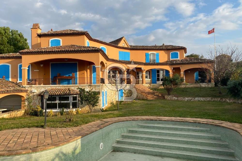 Darıca' da Özel Mimari Tasarımlı Havuzlu İkiz Villa