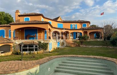 Darıca' da Özel Mimari Tasarımlı Havuzlu İkiz Villa