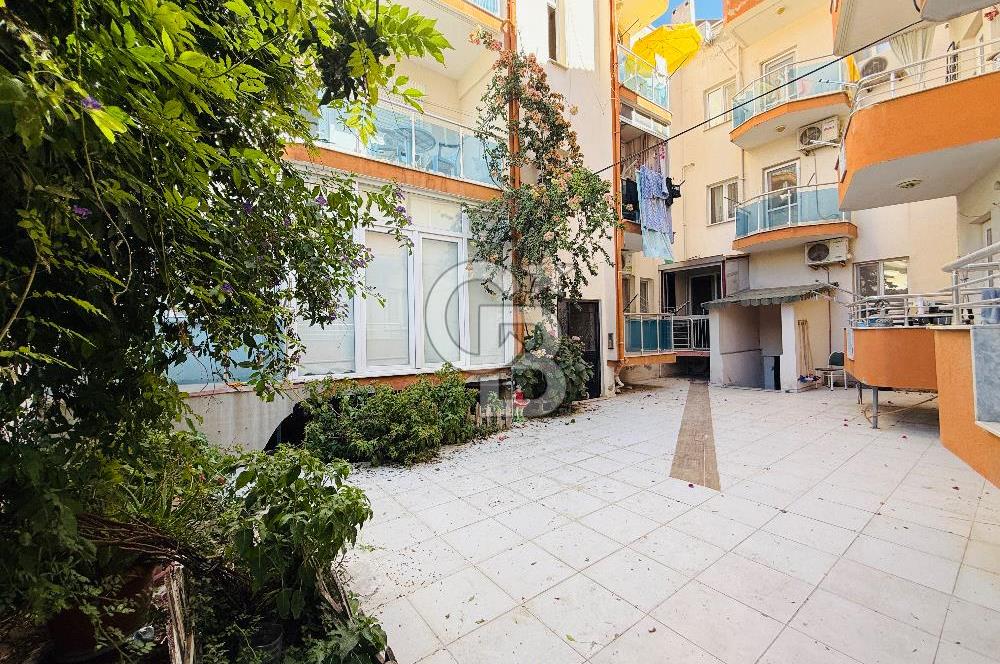 Çandarlıda Sahile 30 Metre Tadilatlı Satılık 1+1 Daire