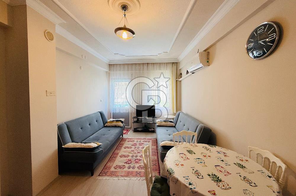 Çandarlıda Sahile 30 Metre Tadilatlı Satılık 1+1 Daire