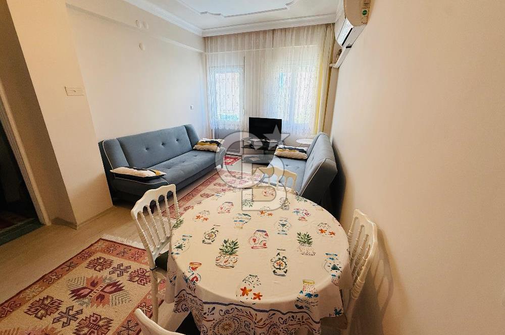 Çandarlıda Sahile 30 Metre Tadilatlı Satılık 1+1 Daire