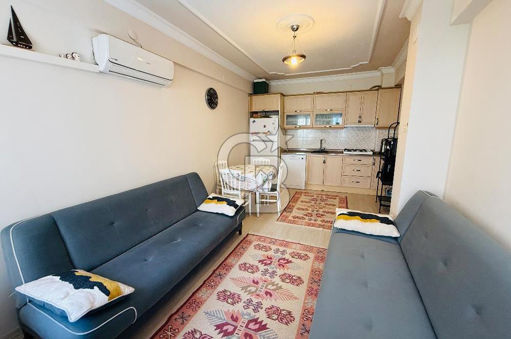 Çandarlıda Sahile 30 Metre Tadilatlı Satılık 1+1 Daire
