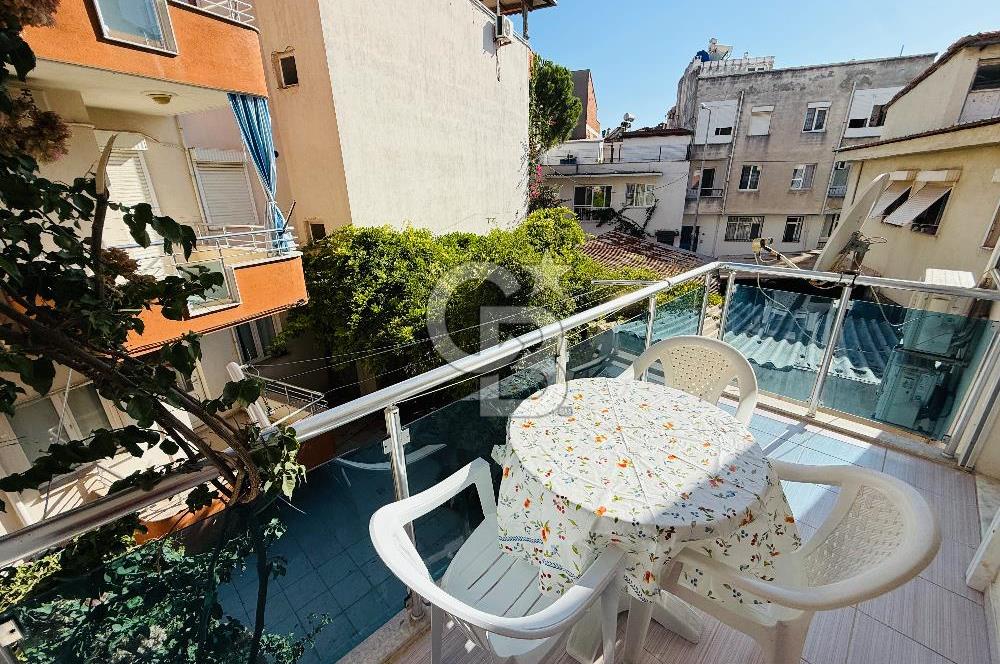 Çandarlıda Sahile 30 Metre Tadilatlı Satılık 1+1 Daire