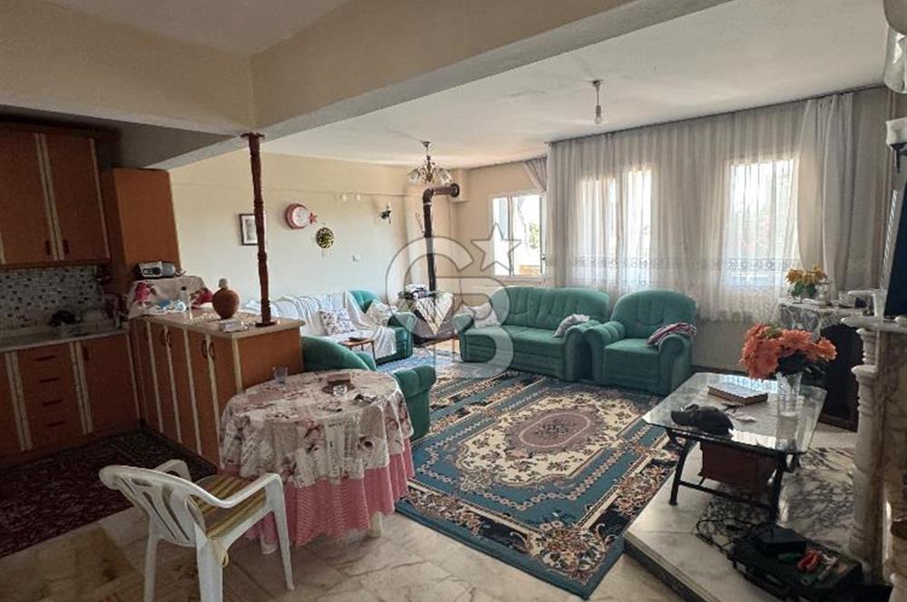 Urla Gülbahçe’de Geniş Bahçeli, Denize Yakın Satılık Müstakil Ev