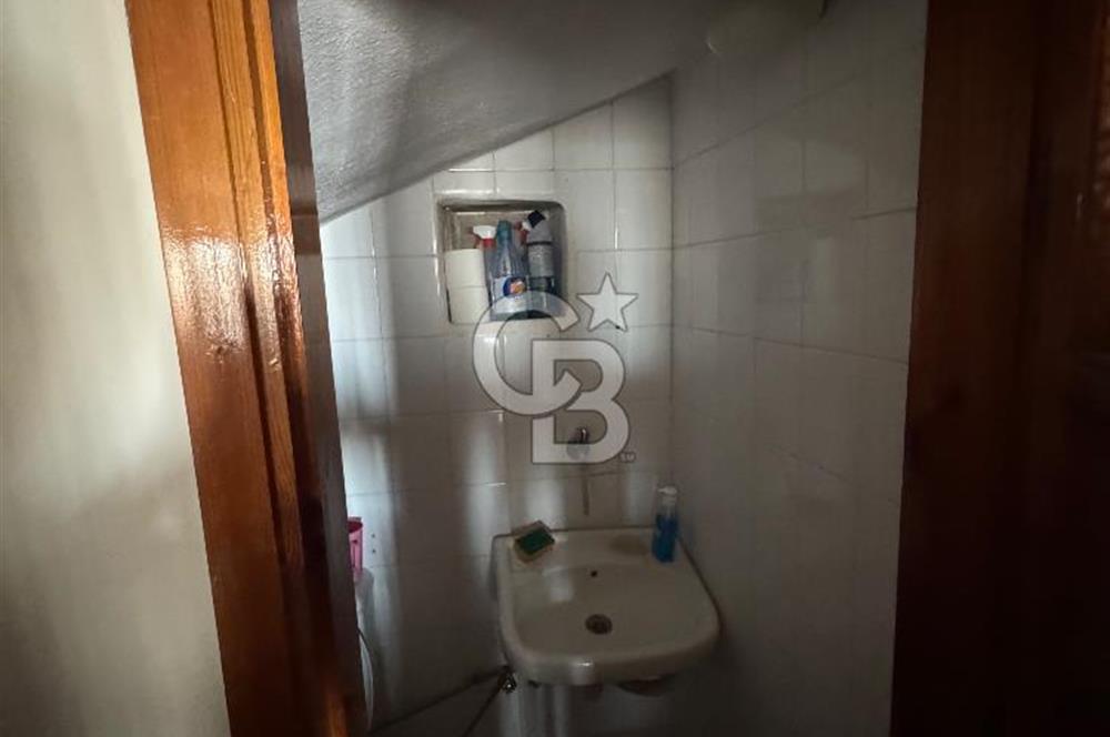 Urla Gülbahçe’de Geniş Bahçeli, Denize Yakın Satılık Müstakil Ev