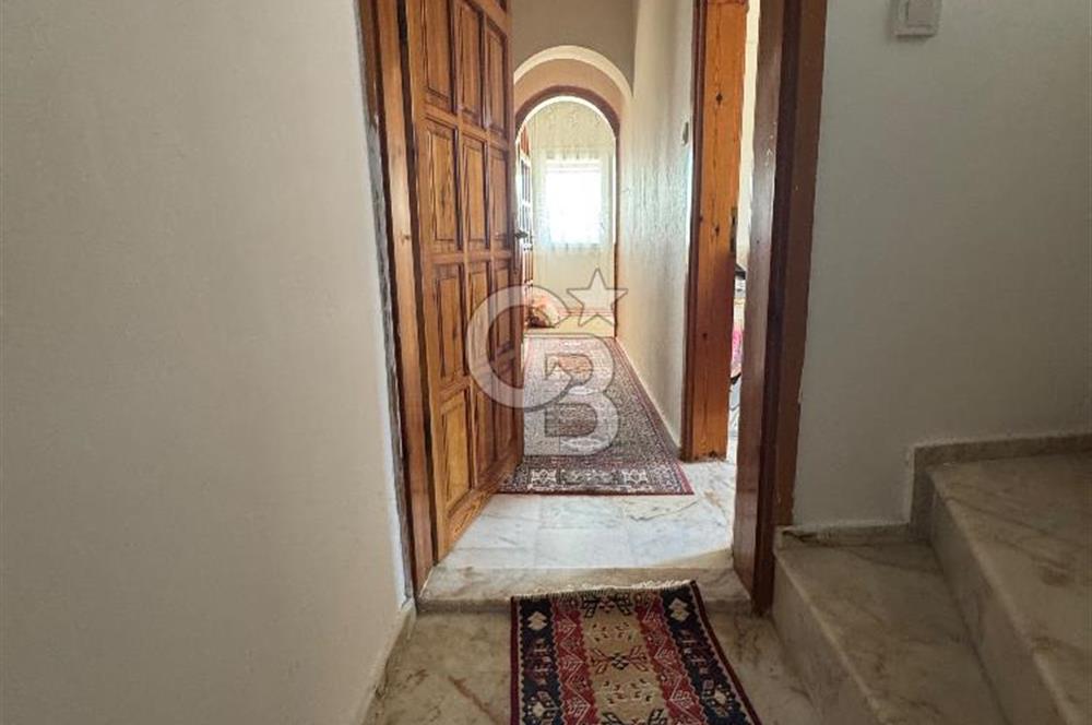 Urla Gülbahçe’de Geniş Bahçeli, Denize Yakın Satılık Müstakil Ev