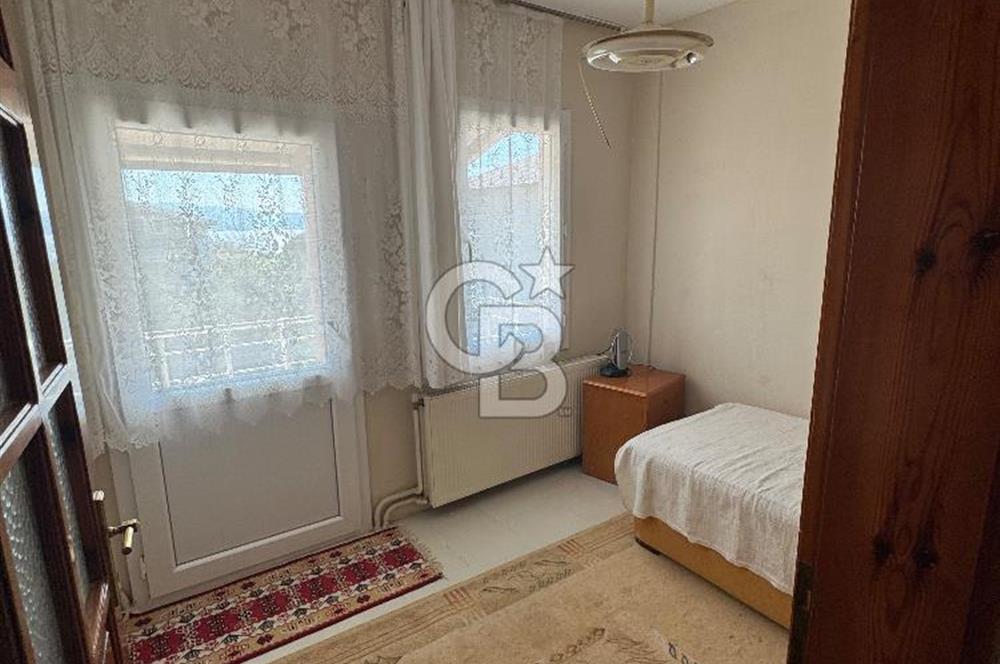 Urla Gülbahçe’de Geniş Bahçeli, Denize Yakın Satılık Müstakil Ev