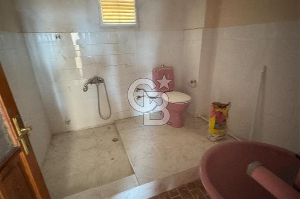 Urla Gülbahçe’de Geniş Bahçeli, Denize Yakın Satılık Müstakil Ev