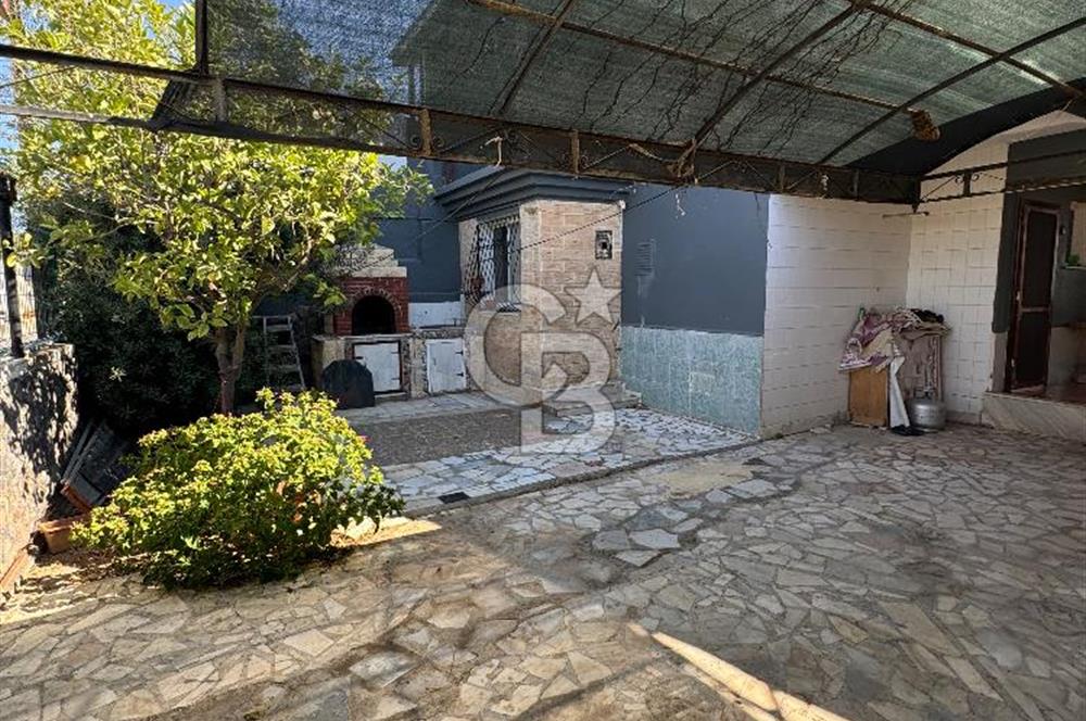 Urla Gülbahçe’de Geniş Bahçeli, Denize Yakın Satılık Müstakil Ev