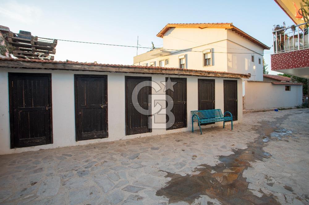 Foça  Kazım Dirik Mah Kiralık 2+1 Bahçe Katı Daire Eşyasız