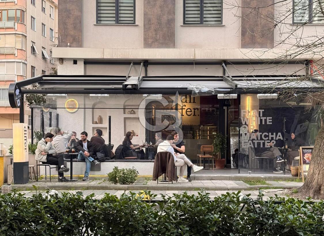 CADDEBOSTAN’IN EN İŞLEK NOKTASINDA DEVREN CAFE
