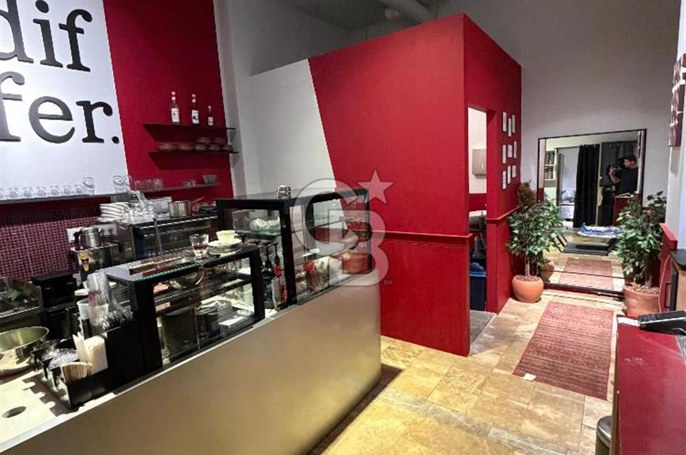 CADDEBOSTAN’IN EN İŞLEK NOKTASINDA DEVREN CAFE