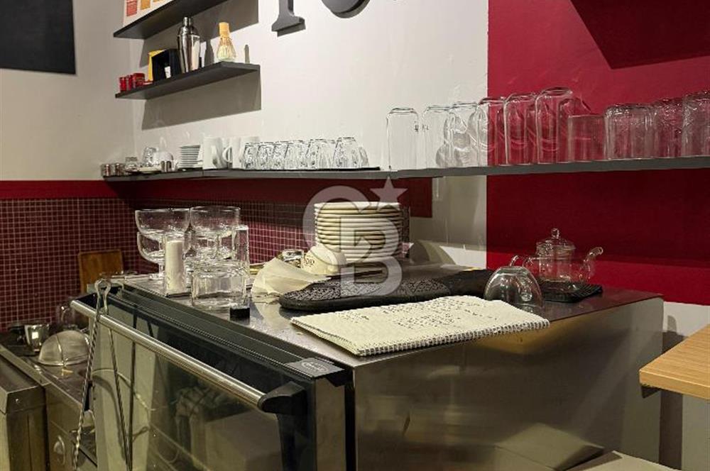 CADDEBOSTAN’IN EN İŞLEK NOKTASINDA DEVREN CAFE