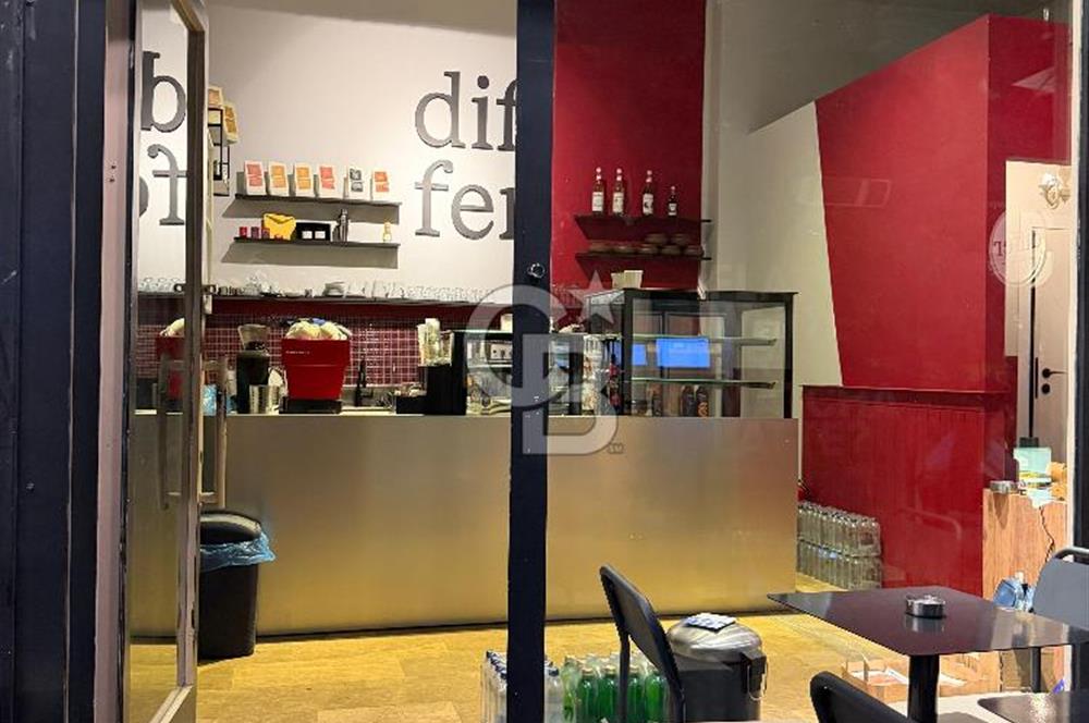 CADDEBOSTAN’IN EN İŞLEK NOKTASINDA DEVREN CAFE