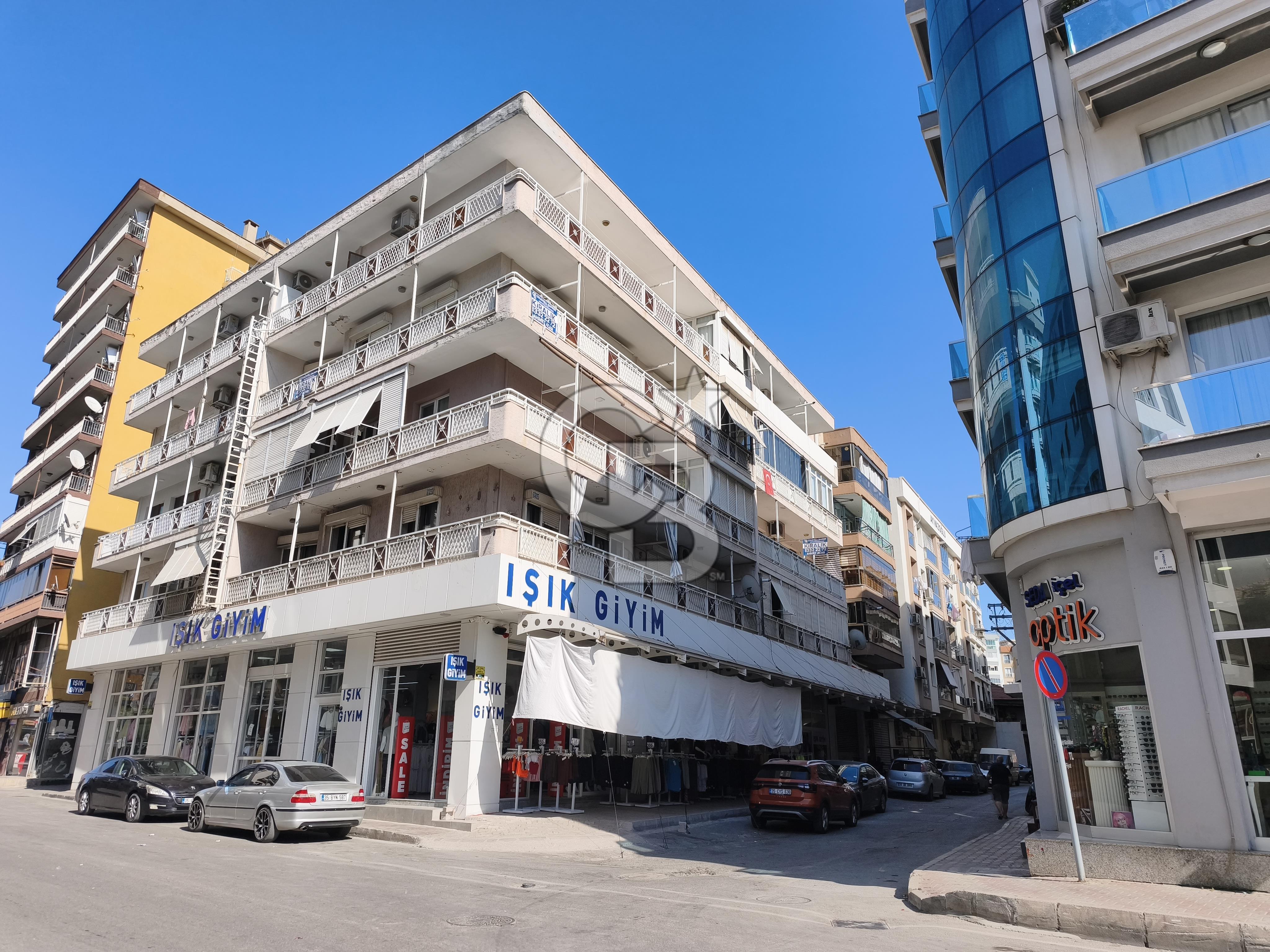 Karşıyaka Anadolu Caddesi Üzerinde Geniş Ferah 3+1 Kiralık Daire