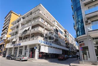 Karşıyaka Anadolu Caddesi Üzerinde Geniş Ferah 3+1 Kiralık Daire - 3 - 371468
