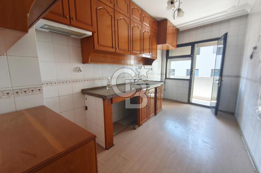 Karşıyaka Anadolu Caddesi Üzerinde Geniş Ferah 3+1 Kiralık Daire