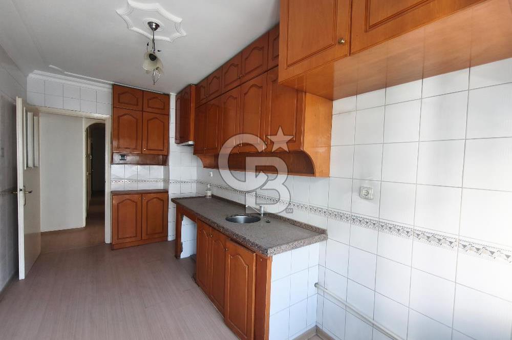 Karşıyaka Anadolu Caddesi Üzerinde Geniş Ferah 3+1 Kiralık Daire