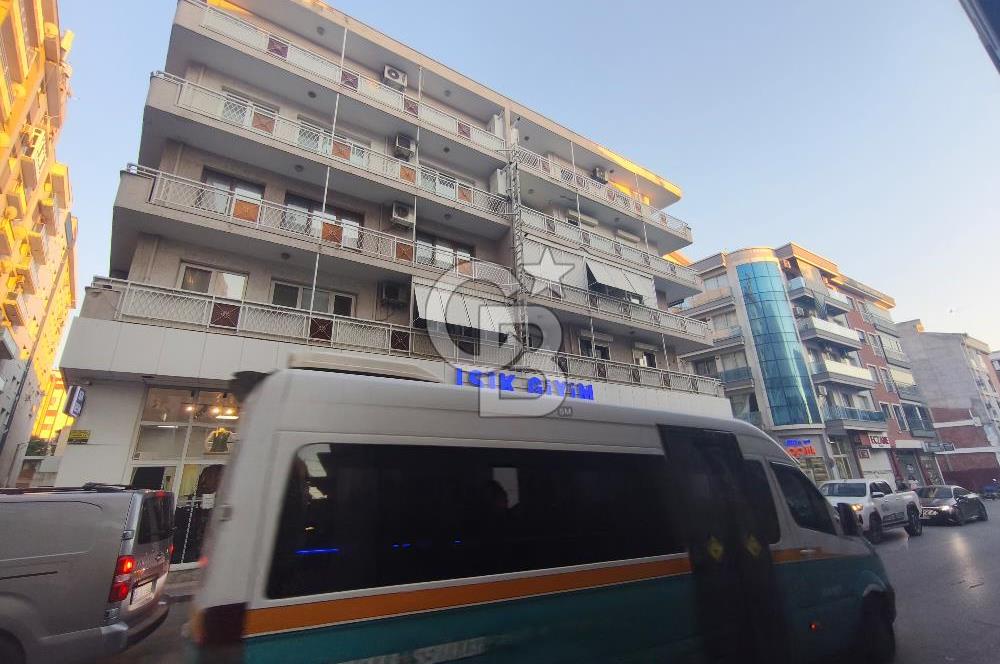 Karşıyaka Anadolu Caddesi Üzerinde Geniş Ferah 3+1 Kiralık Daire