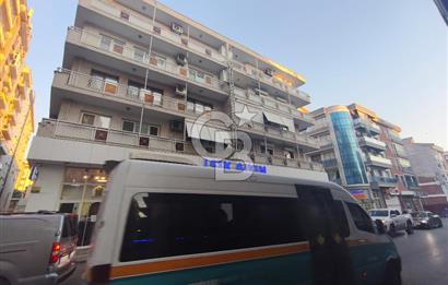 Karşıyaka Anadolu Caddesi Üzerinde Geniş Ferah 3+1 Kiralık Daire