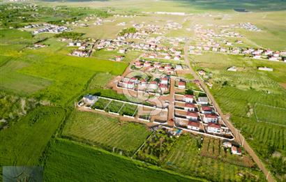KEMERHİSAR ÇAYIR MEVKİİNDE 497 M² VİLLALIK ARSA – YATIRIM FIRSATI