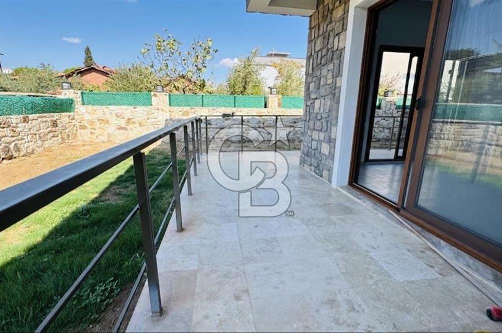 Foça Yenibağarası Mah. Kiralık 2+1 Bahçe Katı Daire