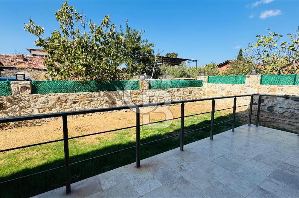 Foça Yenibağarası Mah. Kiralık 2+1 Bahçe Katı Daire