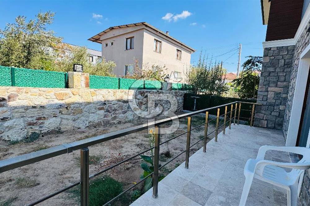 Foça Yenibağarası Mah. Kiralık 2+1 Bahçe Katı Daire