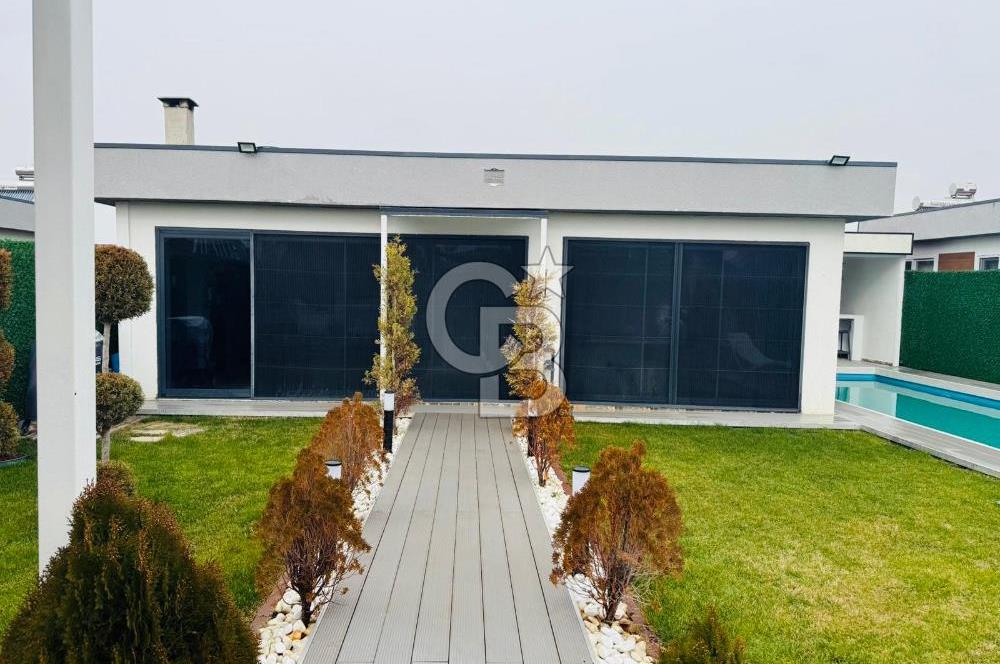 YAŞAMKÖY DOSTLAR LOCA SİTESİNDE HAVUZLU MÜSTAKİL EV
