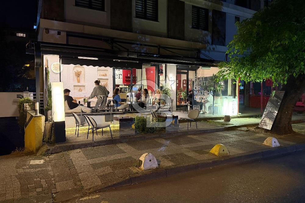 CADDEBOSTAN’IN EN İŞLEK NOKTASINDA DEVREN CAFE