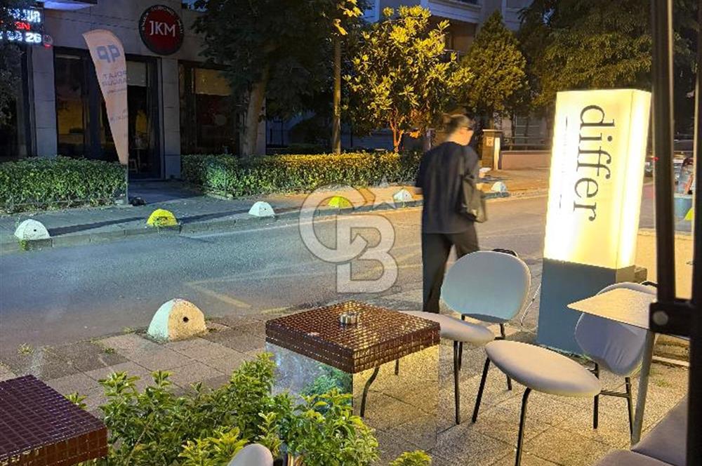 CADDEBOSTAN’IN EN İŞLEK NOKTASINDA DEVREN CAFE