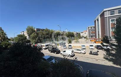 BOSTANLI’DA ÖNÜ AÇIK KARANLIK ODASI YOK KÖŞE SATILIK 3 + 1 DAİRE