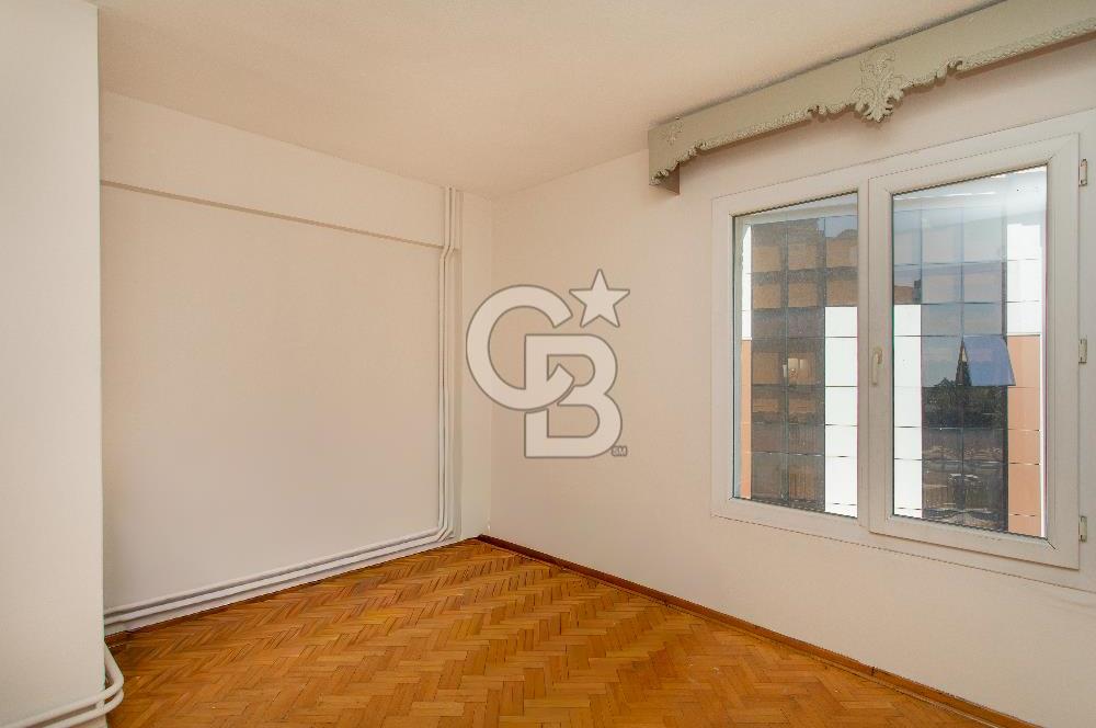 Bostanlı'da Sahile Yakın Satılık 4+1 Dubleks Daire