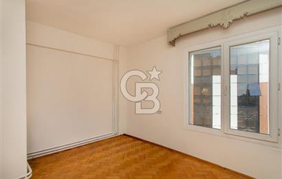 Bostanlı'da Sahile Yakın Satılık 4+1 Dubleks Daire
