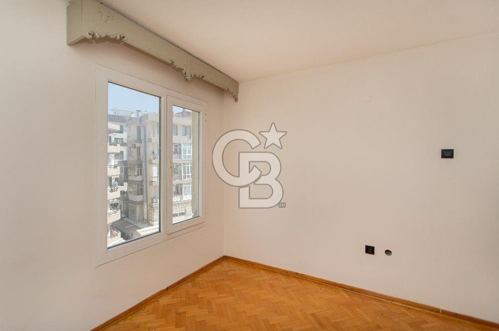 Bostanlı'da Sahile Yakın Satılık 4+1 Dubleks Daire