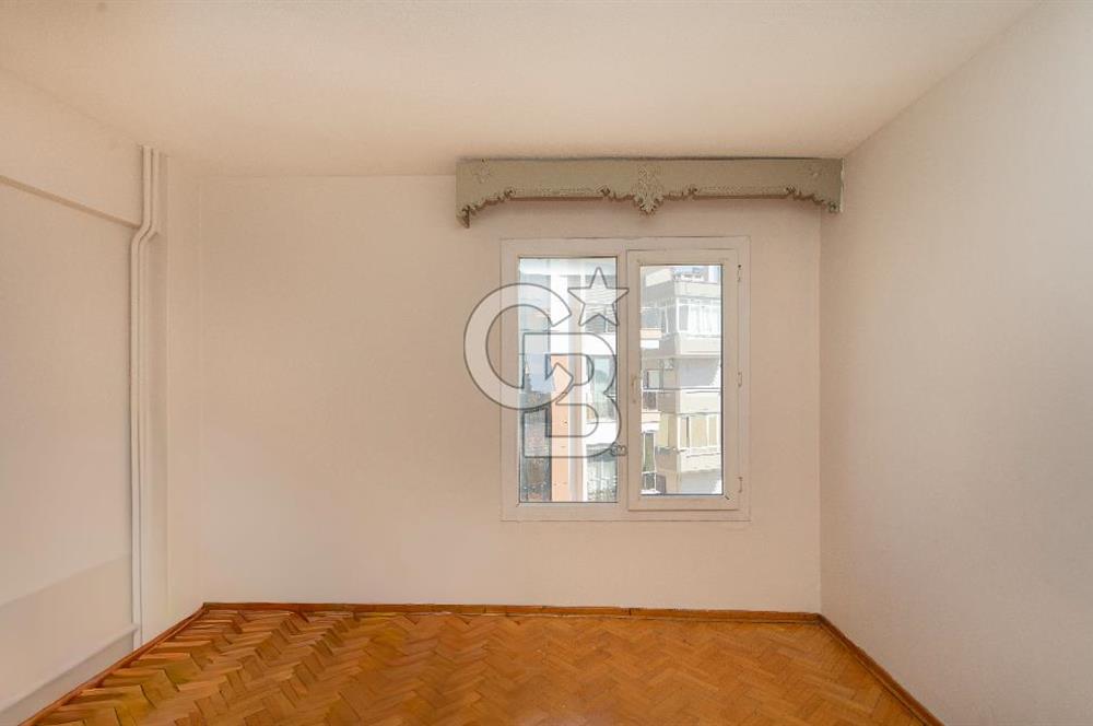 Bostanlı'da Sahile Yakın Satılık 4+1 Dubleks Daire