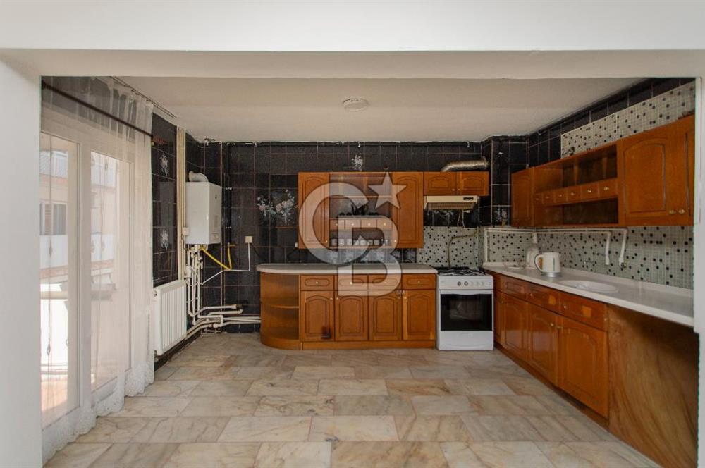 Bostanlı'da Sahile Yakın Satılık 4+1 Dubleks Daire