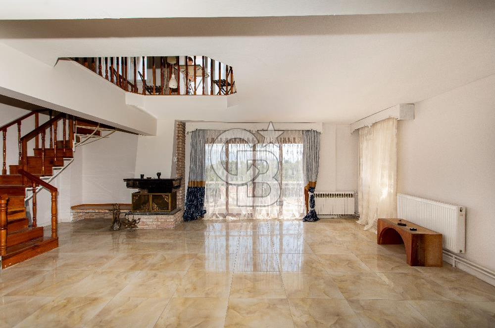 Bostanlı'da Sahile Yakın Satılık 4+1 Dubleks Daire