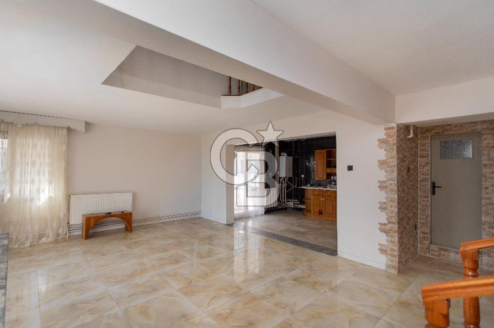 Bostanlı'da Sahile Yakın Satılık 4+1 Dubleks Daire