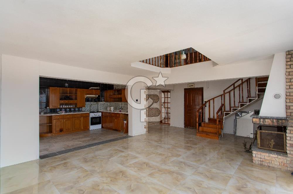 Bostanlı'da Sahile Yakın Satılık 4+1 Dubleks Daire