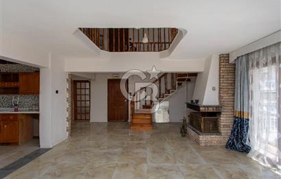 Bostanlı'da Sahile Yakın Satılık 4+1 Dubleks Daire