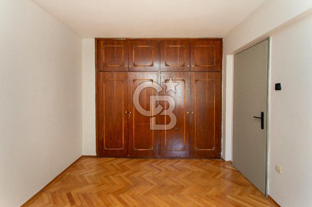Bostanlı'da Sahile Yakın Satılık 4+1 Dubleks Daire