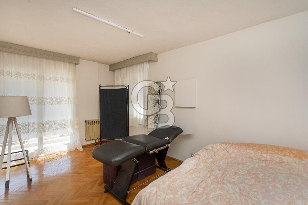 Bostanlı'da Sahile Yakın Satılık 4+1 Dubleks Daire