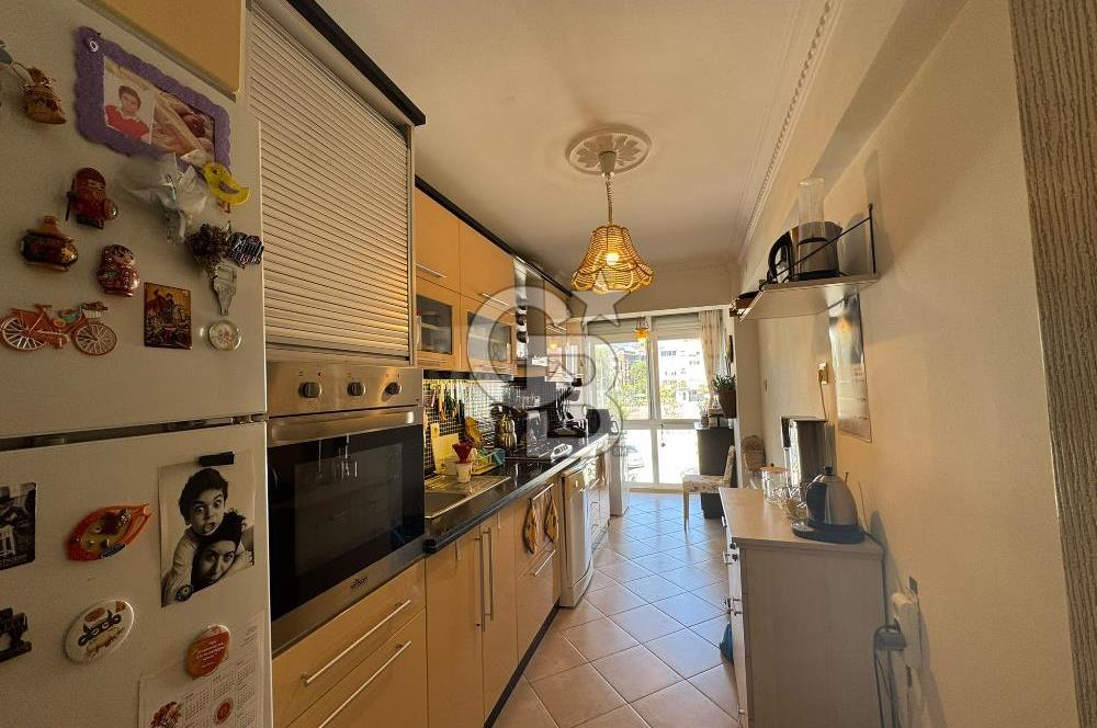 BOSTANLI’DA ÖNÜ AÇIK KARANLIK ODASI YOK KÖŞE SATILIK 3 + 1 DAİRE