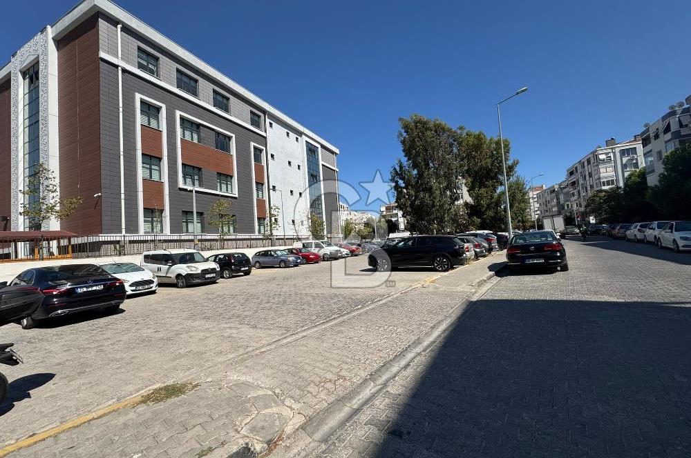BOSTANLI’DA ÖNÜ AÇIK KARANLIK ODASI YOK KÖŞE SATILIK 3 + 1 DAİRE