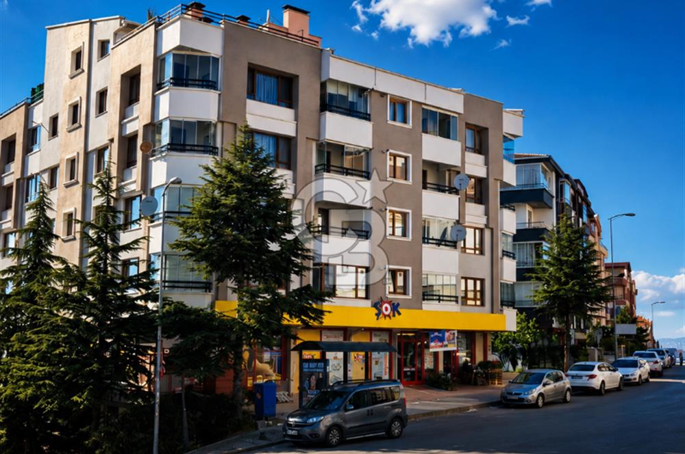 CEVİZLİDERE'DE CADDE ÜZERİ MERKEZİ LOKASYONDA KİRALIK 3+1 DAİRE